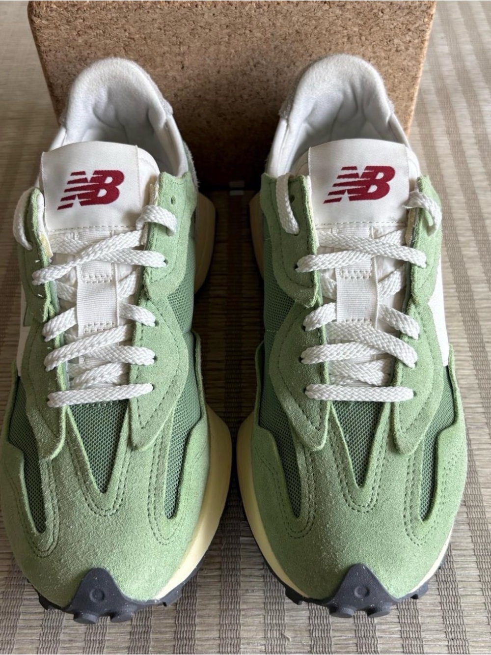 New Balance 327 - Picture 3 of 8